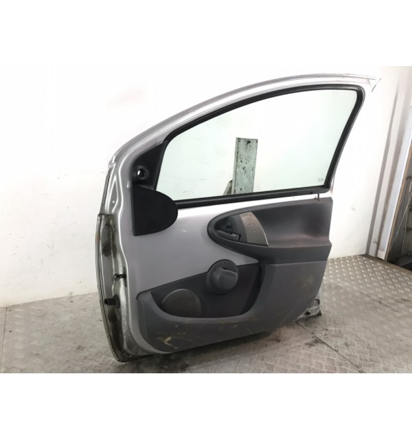 Дверь передняя правая бу для Toyota Aygo  1.0 i,  2008 г. бу контрактные купить в Спб