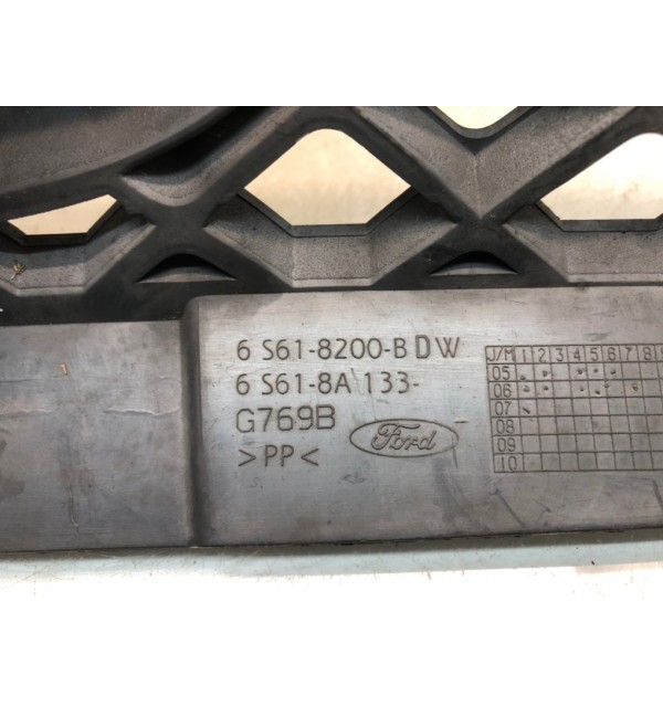 Решетка радиатора бу для Ford Fiesta  1.4 i,  2007 г. бу контрактные купить в Спб