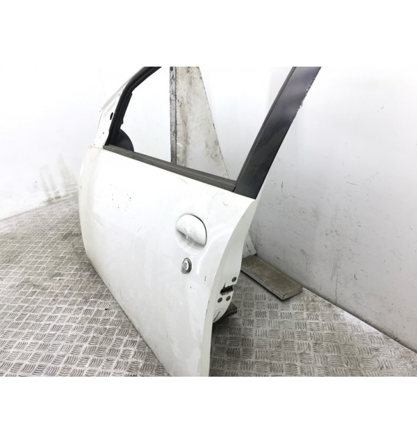 Дверь передняя левая бу для Toyota Aygo  1.0 i,  2012 г. бу контрактные купить в Спб