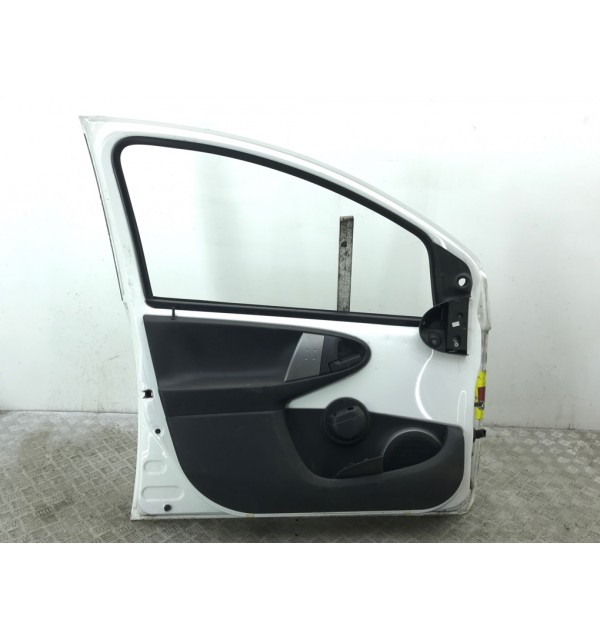 Дверь передняя левая бу для Toyota Aygo  1.0 i,  2012 г. бу контрактные купить в Спб