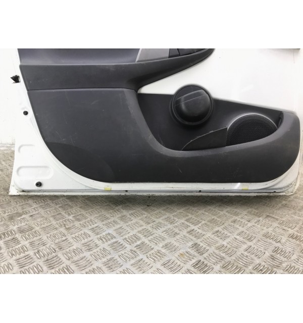 Дверь передняя левая бу для Toyota Aygo  1.0 i,  2012 г. бу контрактные купить в Спб