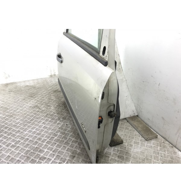 Дверь передняя правая бу для Opel Zafira B 1.6 i,  2006 г. бу контрактные купить в Спб
