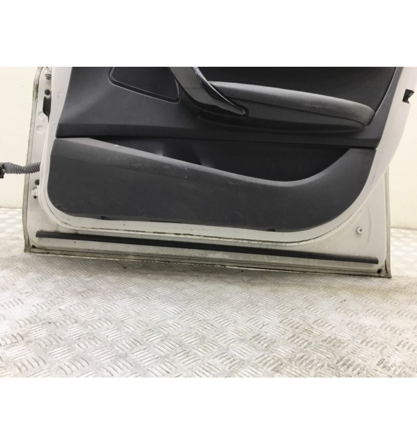 Дверь передняя правая бу для BMW 1 F20/F21 2.0 TD,  2013 г. бу контрактные купить в Спб