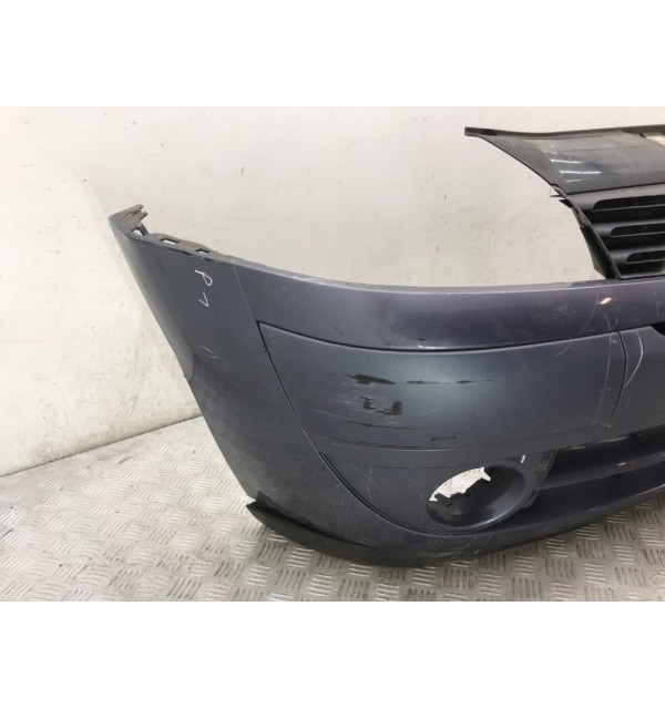 Бампер передний бу для Renault Clio  1.2 i,  2005 г. бу контрактные купить в Спб