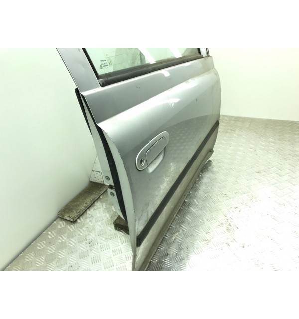 Дверь передняя правая бу для Toyota Yaris P1 1.4 D-4D,  2002 г. бу контрактные купить в Спб