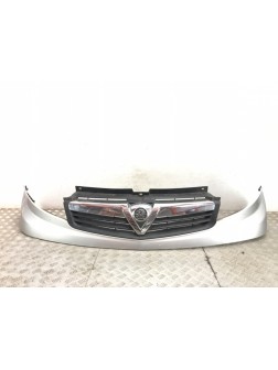 Решетка радиатора бу для Opel Vivaro  2.0,  2007 г.