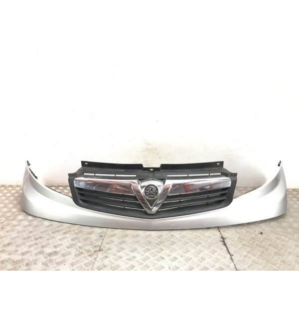 Решетка радиатора бу для Opel Vivaro  2.0,  2007 г. бу контрактные купить в Спб