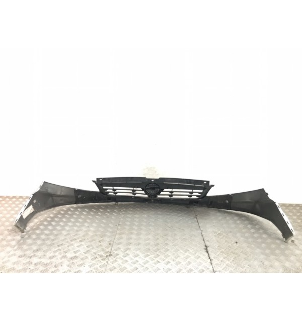 Решетка радиатора бу для Opel Vivaro  2.0,  2007 г. бу контрактные купить в Спб