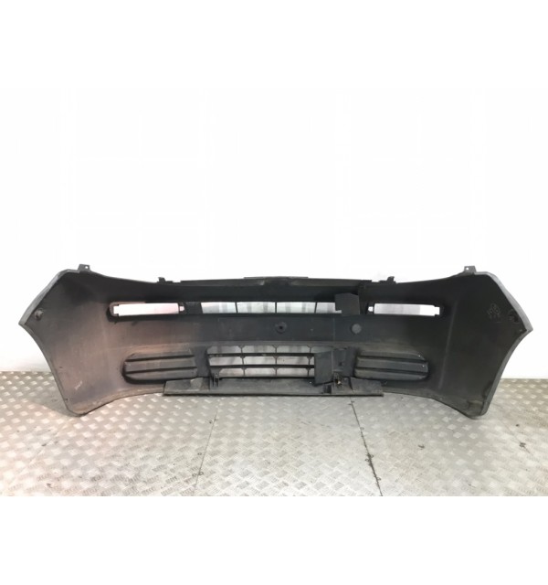 Бампер передний бу для Opel Vivaro  2.0 i,  2005 г. бу контрактные купить в Спб