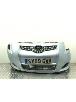 Бампер передний бу для Toyota Auris  1.6 i,  2009 г.