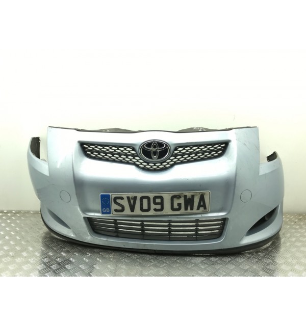 Бампер передний бу для Toyota Auris  1.6 i,  2009 г. бу контрактные купить в Спб