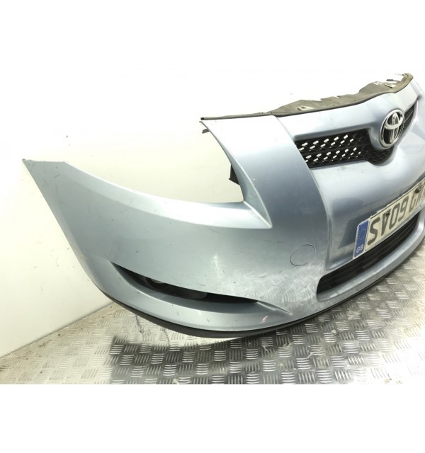 Бампер передний бу для Toyota Auris  1.6 i,  2009 г. бу контрактные купить в Спб