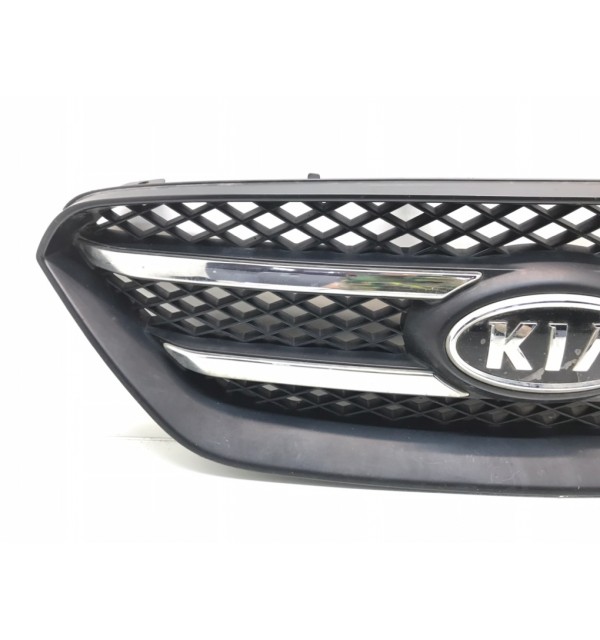 Решетка радиатора бу для Kia Carens  2.0 CRDi,  2007 г. бу контрактные купить в Спб