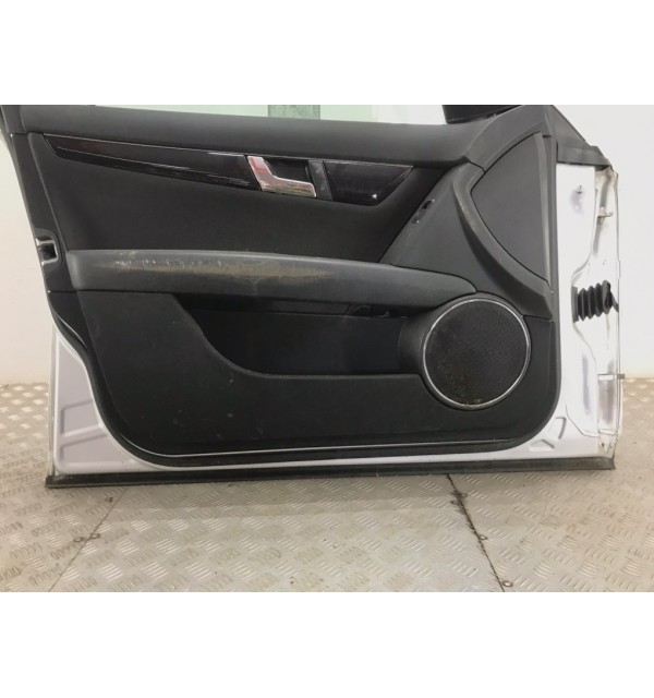 Дверь передняя левая бу для Mercedes C W204 2.2 CDi,  2008 г. бу контрактные купить в Спб