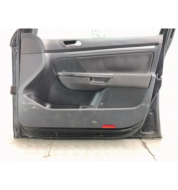 Дверь передняя правая бу для Volkswagen Jetta  1.9 TDi,  2006 г. бу контрактные купить в Спб