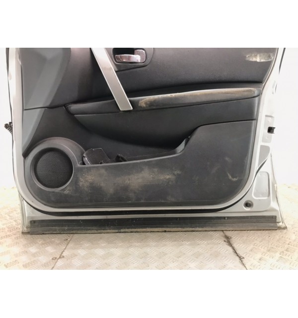 Дверь передняя правая бу для Nissan Qashqai  2.0 DCi,  2007 г.