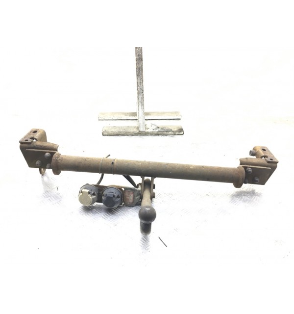 Прицепное устройство (фаркоп) бу для Toyota RAV4  2.0 D-4D,  2002 г. бу контрактные купить в Спб