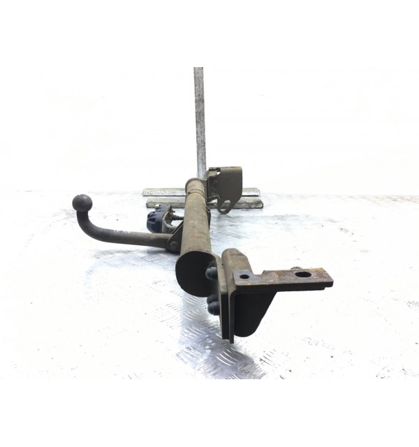 Прицепное устройство (фаркоп) бу для Toyota RAV4  2.0 D-4D,  2002 г. бу контрактные купить в Спб