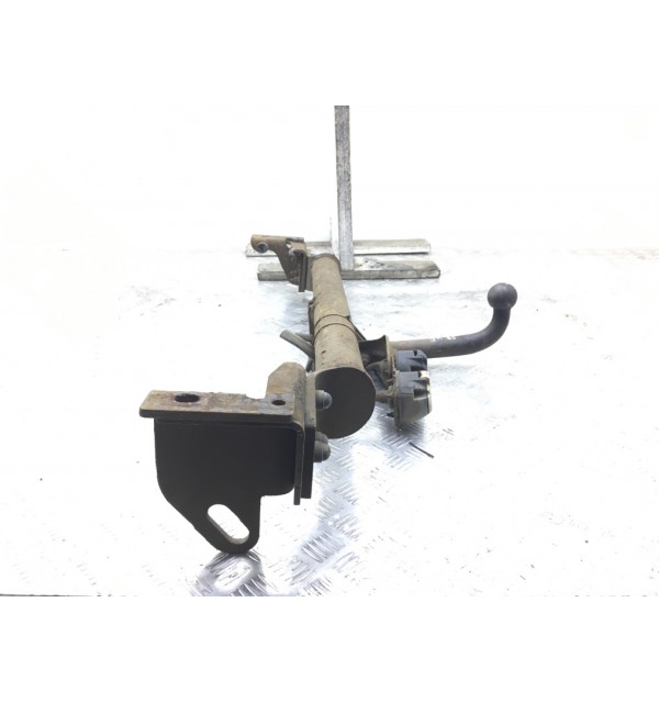 Прицепное устройство (фаркоп) бу для Toyota RAV4  2.0 D-4D,  2002 г. бу контрактные купить в Спб