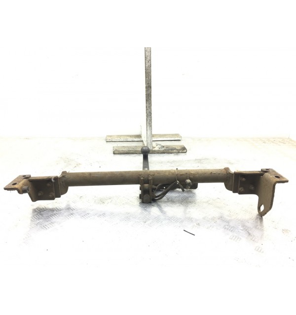 Прицепное устройство (фаркоп) бу для Toyota RAV4  2.0 D-4D,  2002 г. бу контрактные купить в Спб