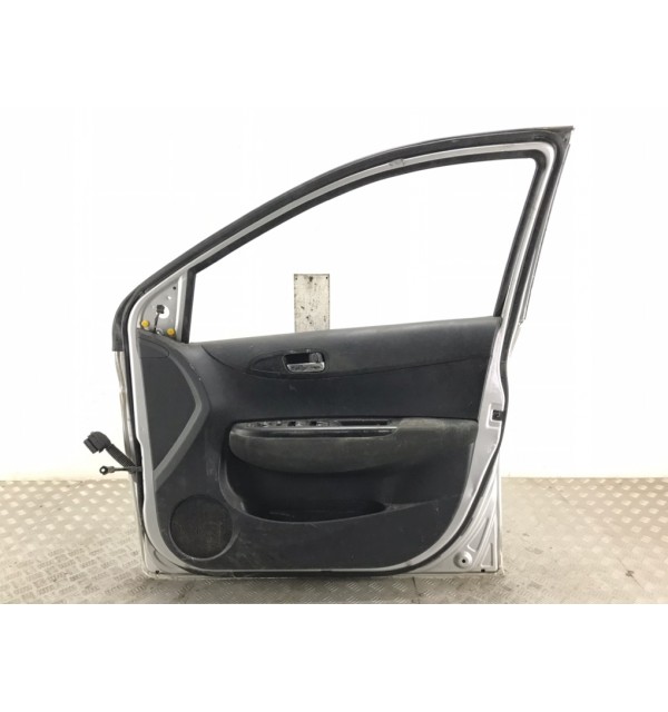 Дверь передняя правая бу для Hyundai i20  1.4,  2009 г.