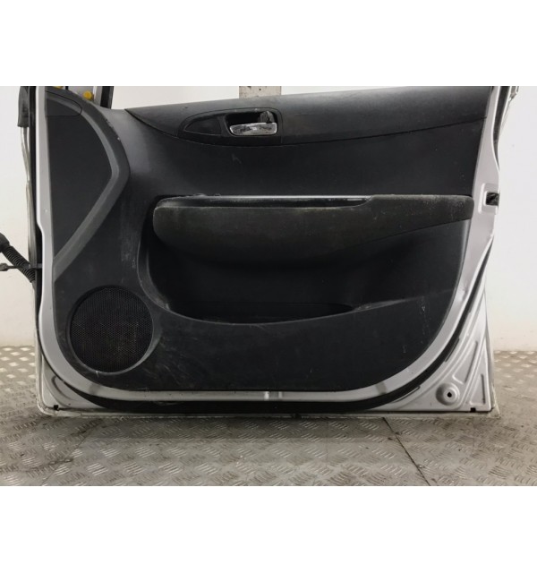 Дверь передняя правая бу для Hyundai i20  1.4,  2009 г.