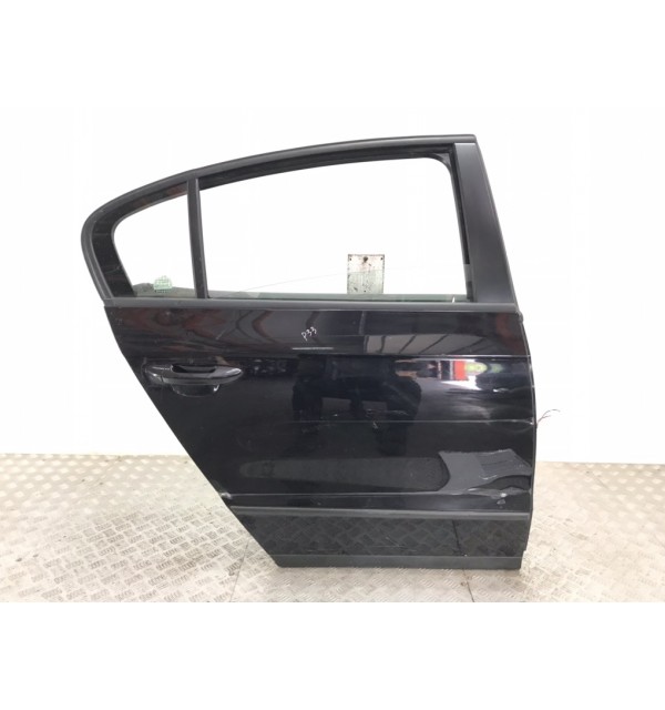 Дверь задняя правая бу для Volkswagen Passat B6 2.0,  2009 г. бу контрактные купить в Спб