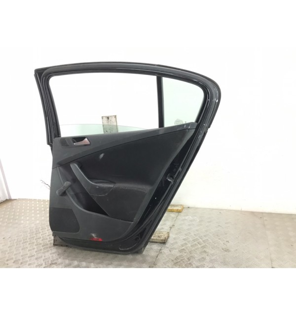 Дверь задняя правая бу для Volkswagen Passat B6 2.0,  2009 г. бу контрактные купить в Спб