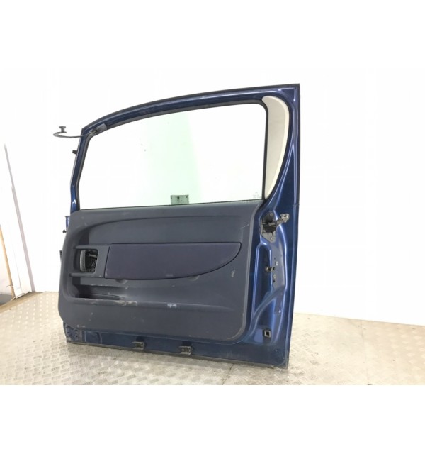Дверь передняя правая бу для Peugeot 1007  1.4,  2006 г. бу контрактные купить в Спб