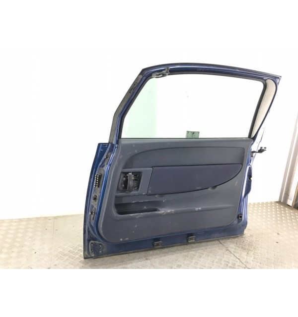 Дверь передняя правая бу для Peugeot 1007  1.4,  2006 г. бу контрактные купить в Спб