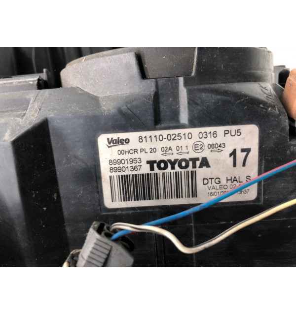Фара правая бу для Toyota Auris  2.2 D-CAT,  2007 г. бу контрактные купить в Спб