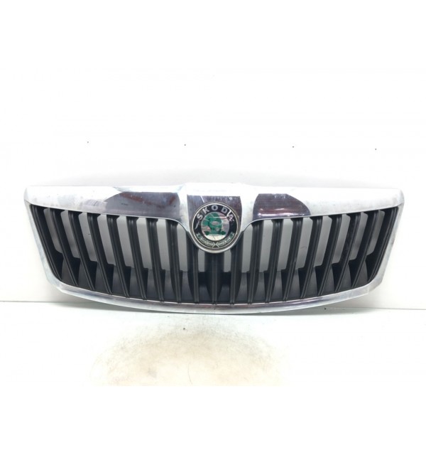 Решетка радиатора бу для Skoda Octavia  1.6 TDi,  2011 г. бу контрактные купить в Спб