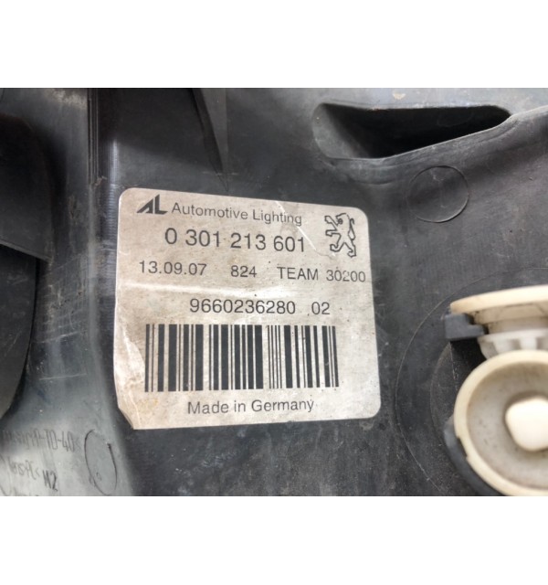 Фара левая бу для Peugeot 407  2.0 HDi,  2007 г.