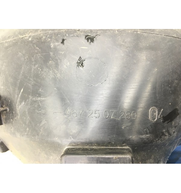 Защита арок передняя правая (подкрылок) бу для Peugeot 207  1.4 i,  2011 г.
