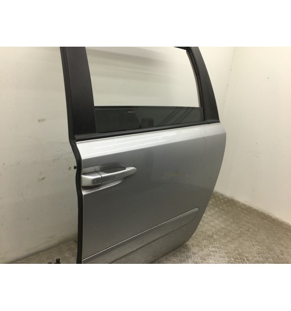 Дверь сдвижная левая бу для Kia Carnival  2.9 CRDi,  2007 г. бу контрактные купить в Спб