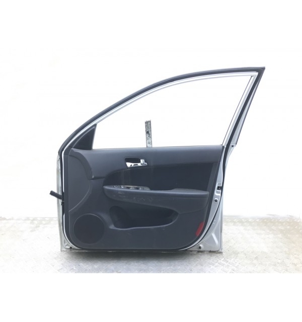 Дверь передняя правая бу для Hyundai i30  1.4 i,  2009 г. бу контрактные купить в Спб