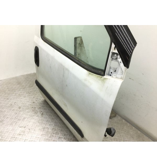 Дверь передняя правая бу для Fiat Doblo  1.3 JTD,  2012 г. бу контрактные купить в Спб