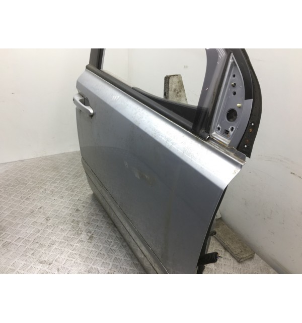 Дверь передняя правая бу для Kia Carnival  2.9 CRDi,  2007 г. бу контрактные купить в Спб