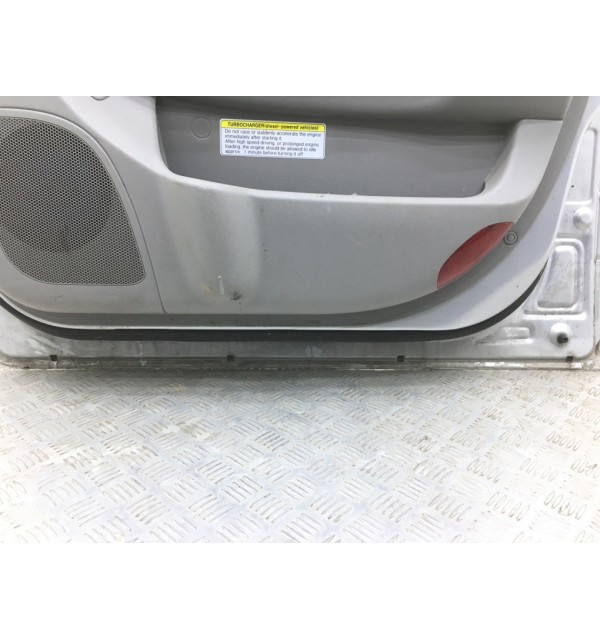 Дверь передняя правая бу для Kia Carnival  2.9 CRDi,  2007 г. бу контрактные купить в Спб