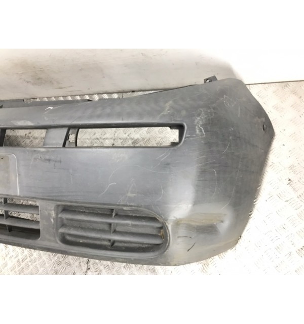 Бампер передний бу для Opel Vivaro  1.9,  2004 г. бу контрактные купить в Спб