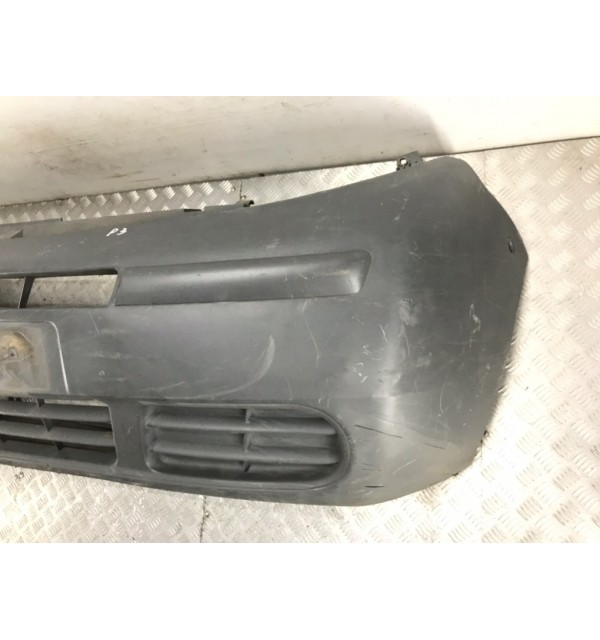 Бампер передний бу для Renault Trafic  1.9,  2005 г. бу контрактные купить в Спб