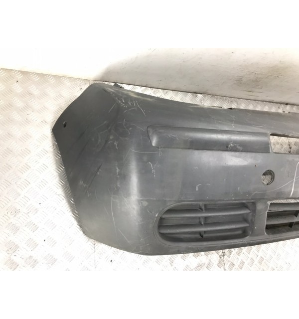 Бампер передний бу для Renault Trafic  1.9,  2005 г. бу контрактные купить в Спб