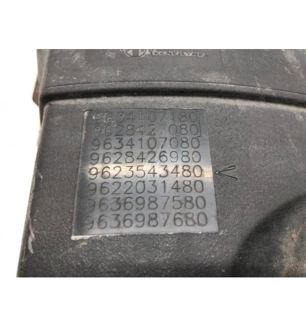 Корпус воздушного фильтра бу для Peugeot 206  1.4,  2003 г. бу контрактные купить в Спб