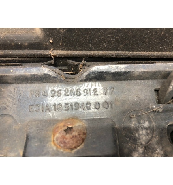 Решетка радиатора бу для Peugeot 206  1.4,  2003 г. бу контрактные купить в Спб