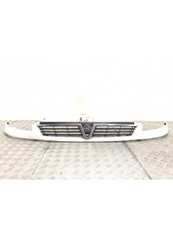 Решетка радиатора бу для Opel Vivaro  1.9 DCi,  2004 г.