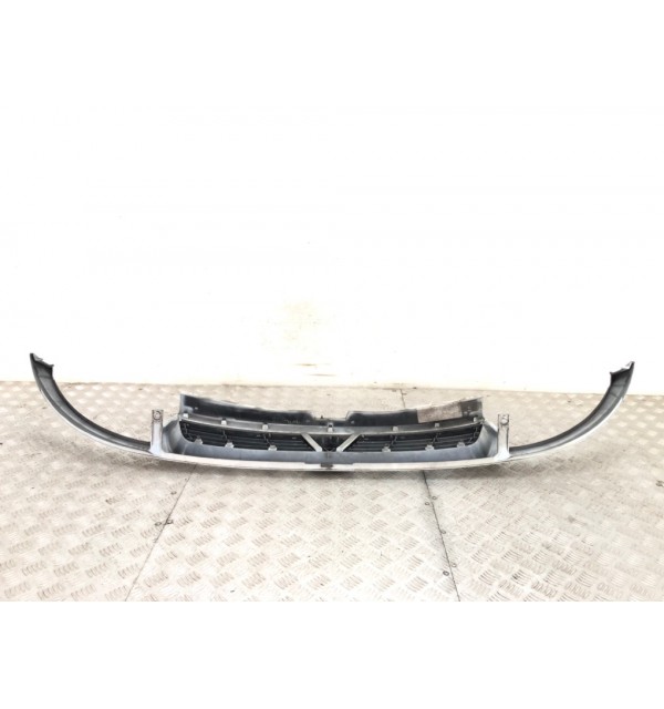 Решетка радиатора бу для Opel Vivaro  1.9,  2004 г. бу контрактные купить в Спб