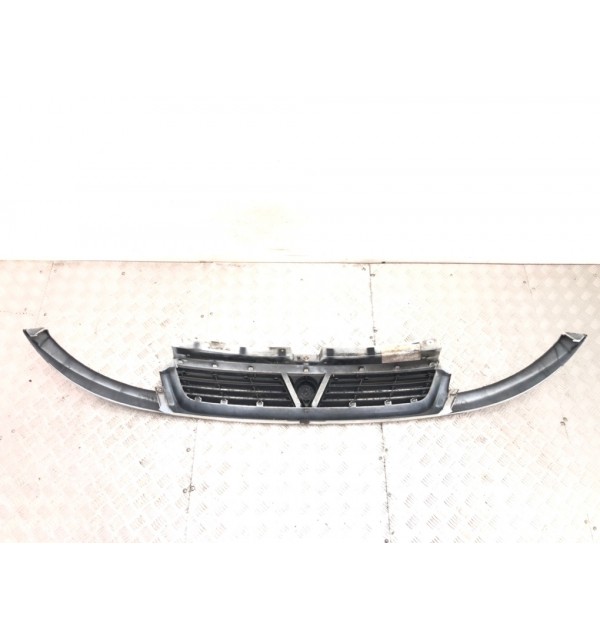 Решетка радиатора бу для Opel Vivaro  1.9,  2004 г. бу контрактные купить в Спб