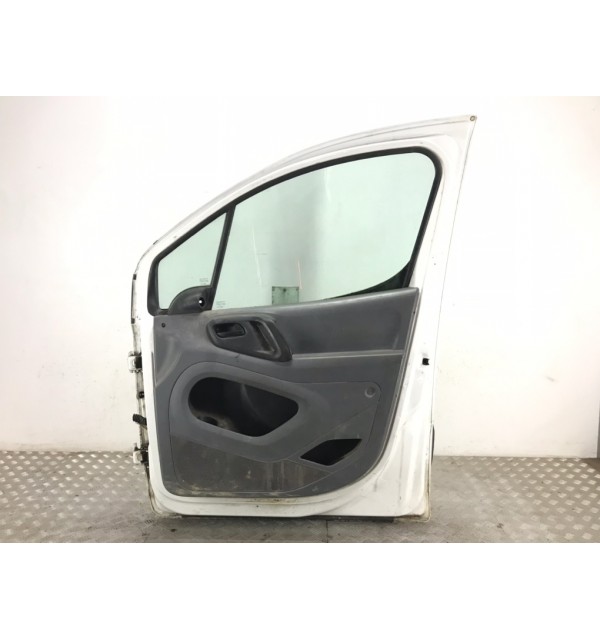Дверь передняя правая бу для Peugeot Partner  1.6 HDi,  2009 г. бу контрактные купить в Спб