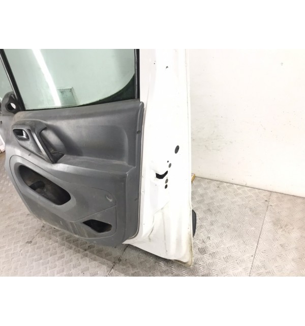 Дверь передняя правая бу для Peugeot Partner  1.6 HDi,  2009 г. бу контрактные купить в Спб