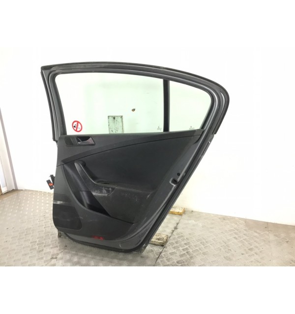 Дверь задняя правая бу для Volkswagen Passat B6 1.9 TDi,  2007 г.
